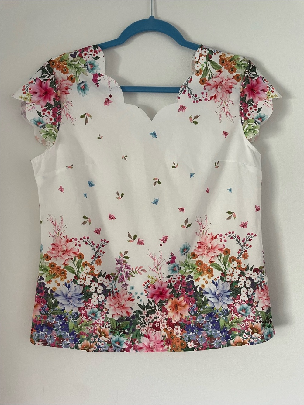 SHEIN White Floral Scallop Neck Blouse